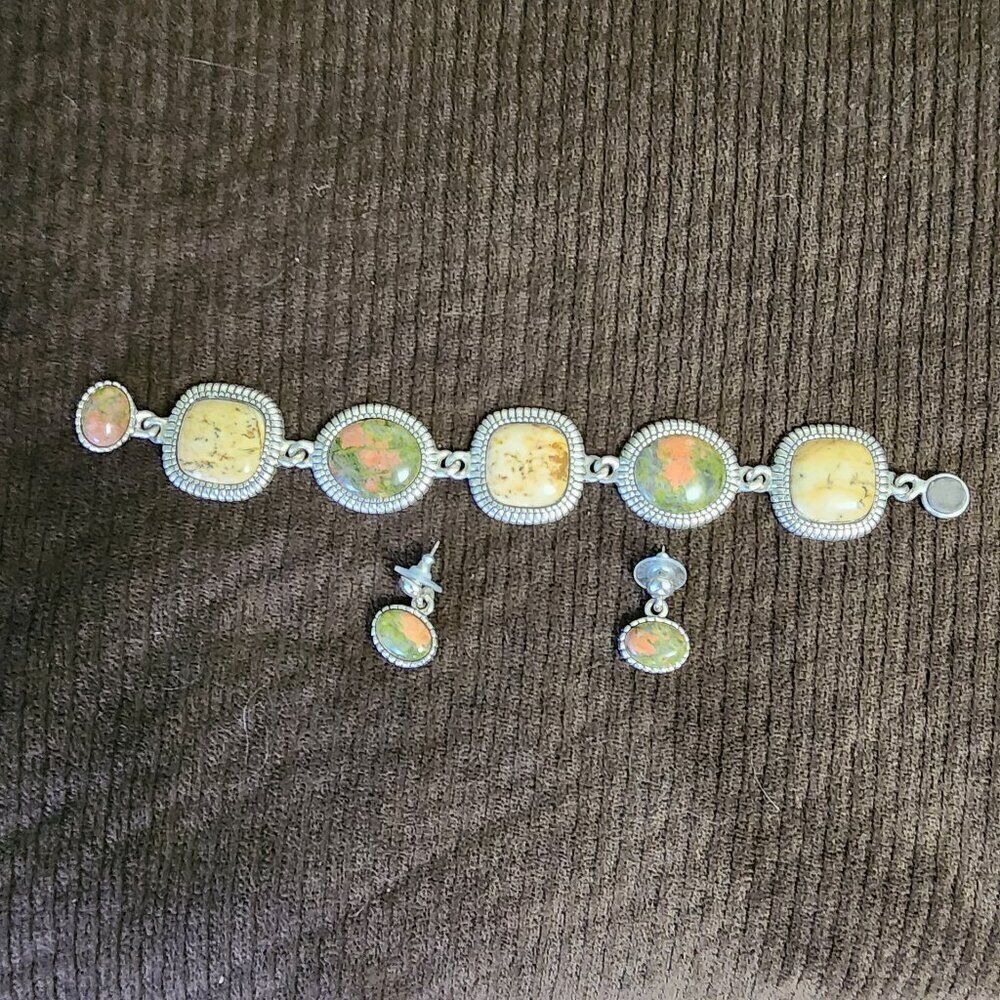 Beautiful Polished Stone Bracelet With Magnet Clip and Matching Earrings